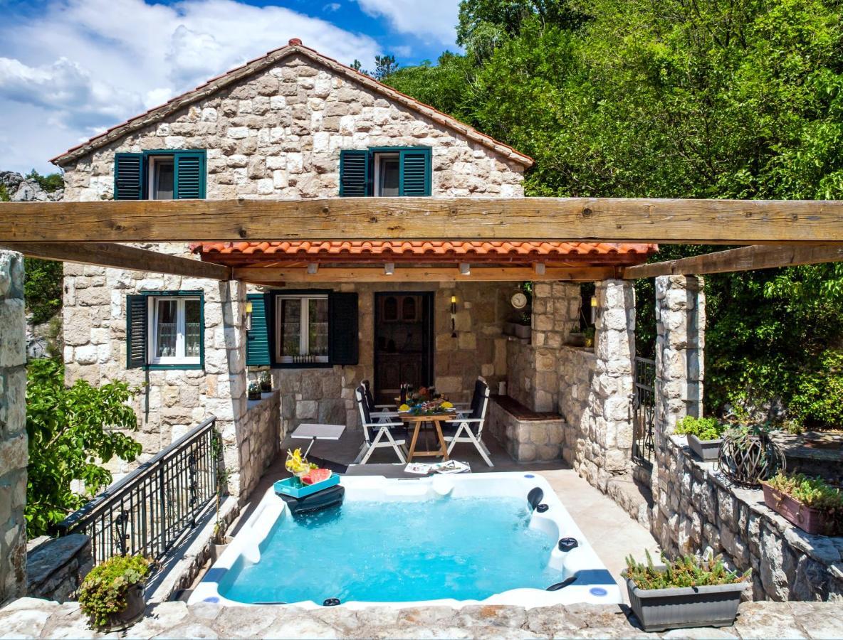 Вилла Stonehouse Korlat With Open-Air Jacuzzi Podspilje  Экстерьер фото